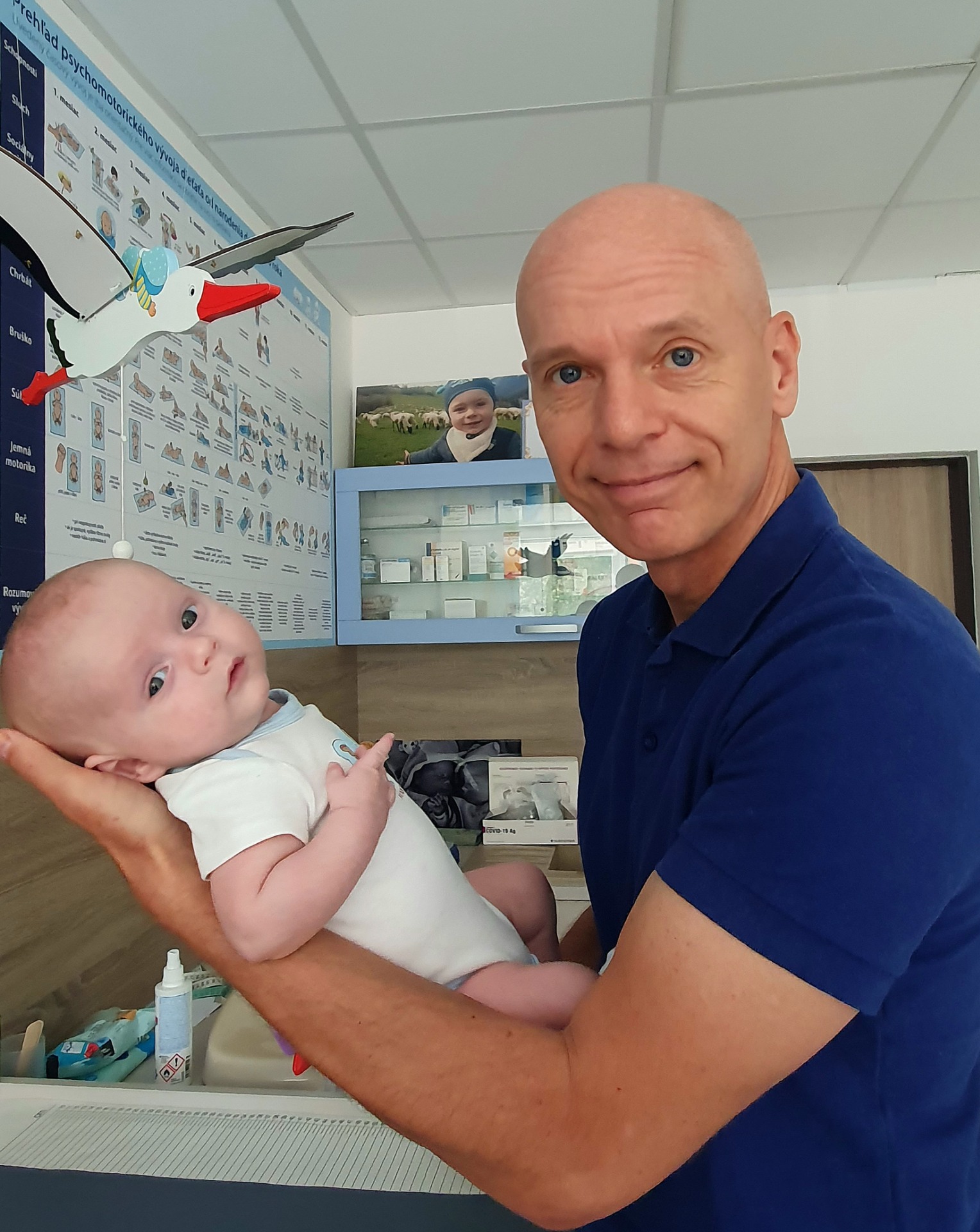 Som pediater a otec 5 synov. Viem, aký je to stres, keď je dieťa choré. Preto som vytvoril toto miesto.